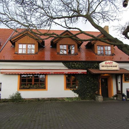 Pension & Restaurant U Konske Drahy Holkov Velesin ภายนอก รูปภาพ