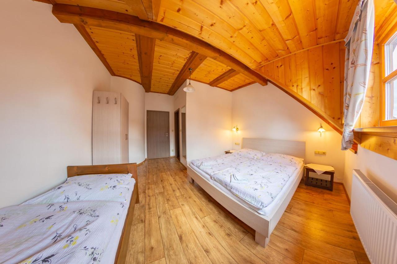 Pension & Restaurant U Konske Drahy Holkov Velesin ภายนอก รูปภาพ