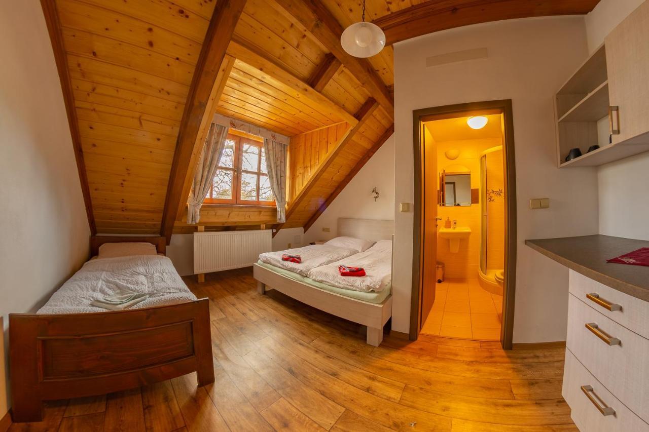 Pension & Restaurant U Konske Drahy Holkov Velesin ภายนอก รูปภาพ
